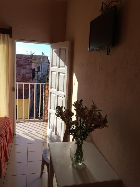Hotel Villa Margarita Flores Oda fotoğraf