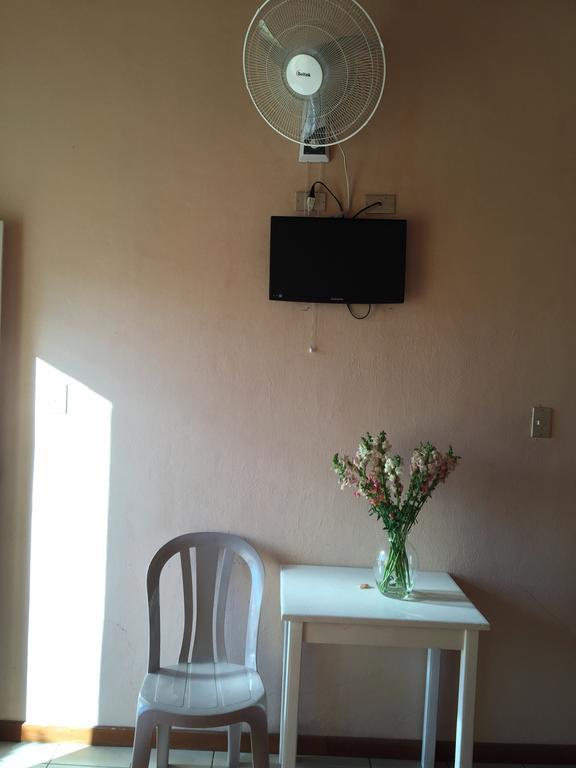 Hotel Villa Margarita Flores Oda fotoğraf
